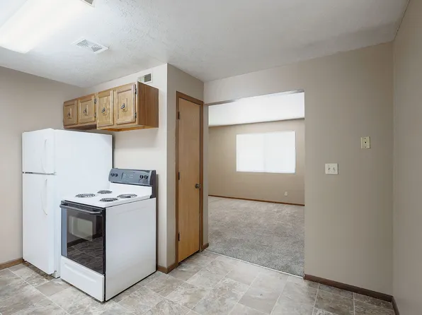 4225 N 60th St APT 5, Lincoln, NE 68507