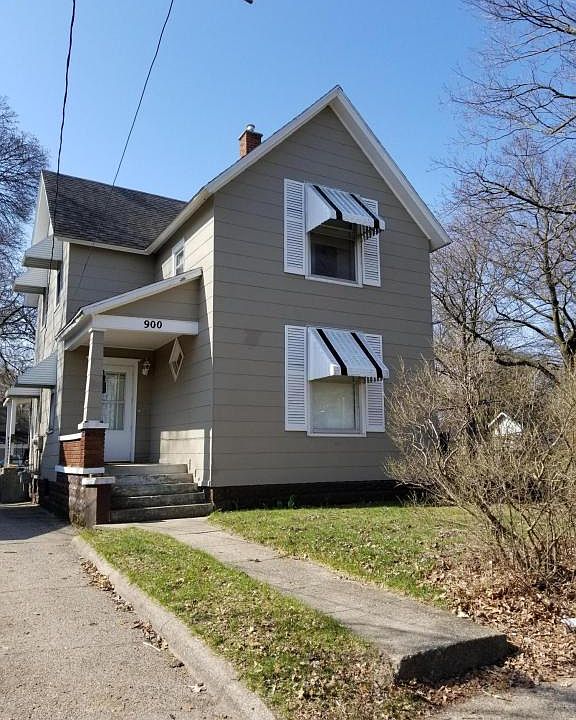 1st image of 900 Fountain St NE