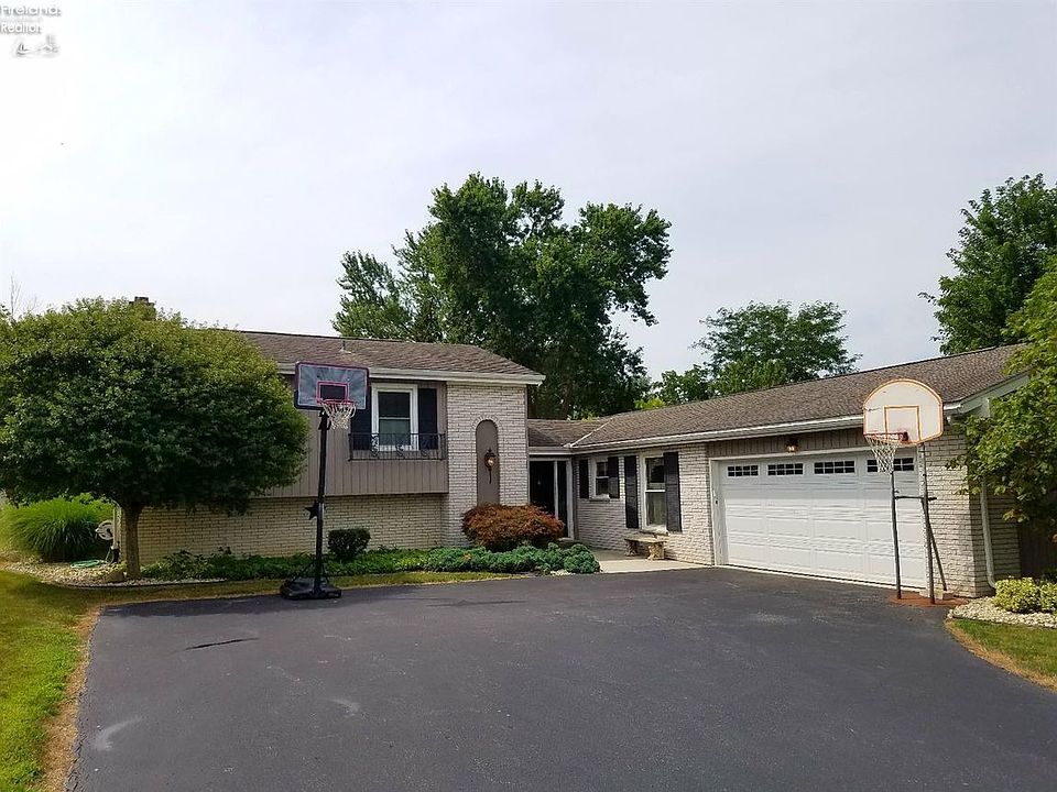 1st image of 34 E Siesta Dr