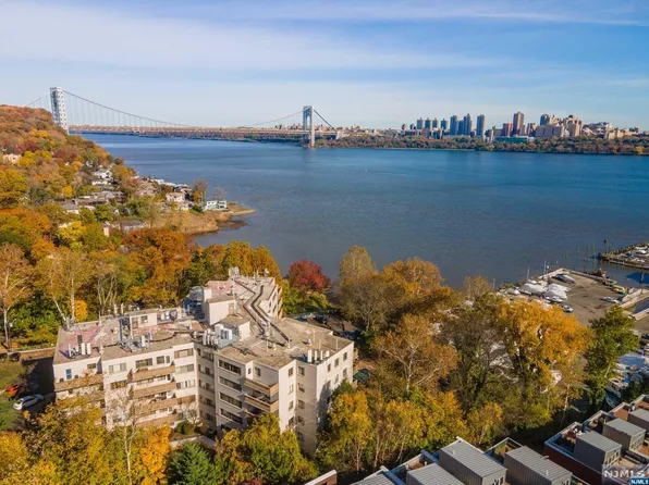 1375 River Rd APT 4L, Edgewater, NJ 07020