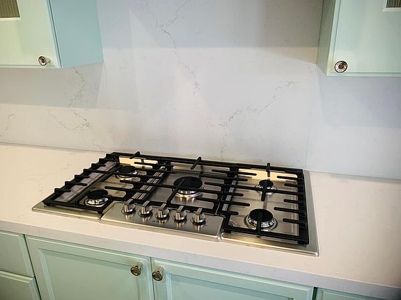 Bosch gas cooktop with 5 burners