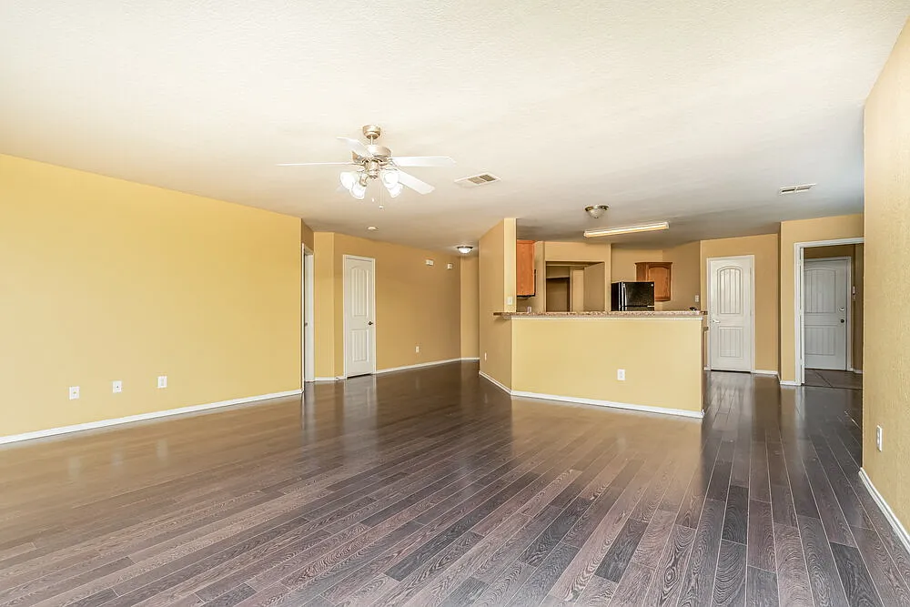3 bed, 2.0 bath, 1770 sqft, $2,045 — Photo 4