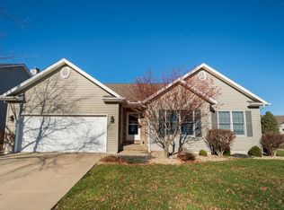 3134 Old Jamestown Rd, Bloomington, IL 61704