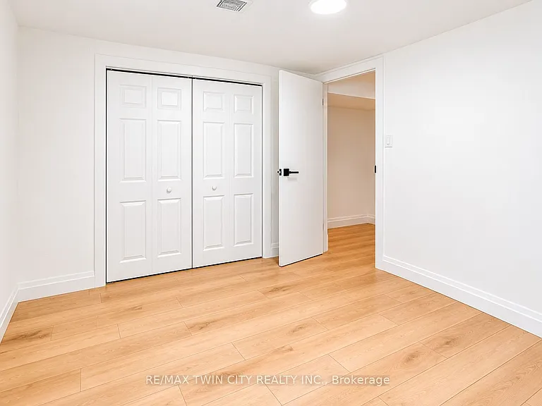 53 Broken Oak Cres #BASEMENT — Photo 8