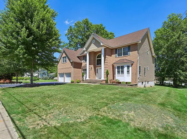 6 Willow Dr, Edison, NJ 08820