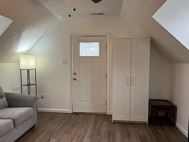 2132 Bellefontaine St #B — Photo 6
