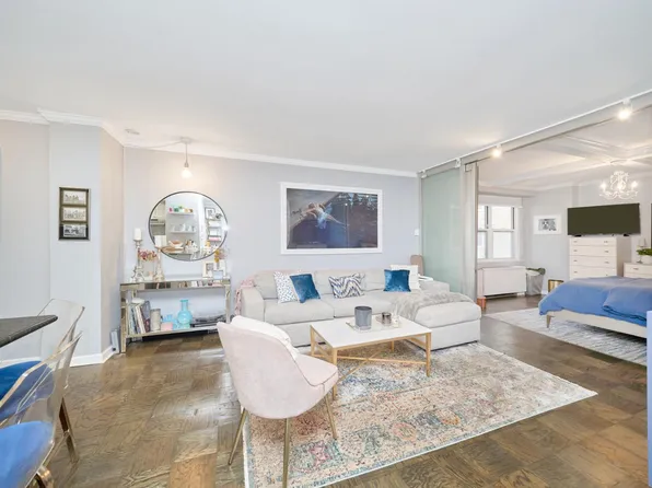 305 East 24th Street image 1 of 14