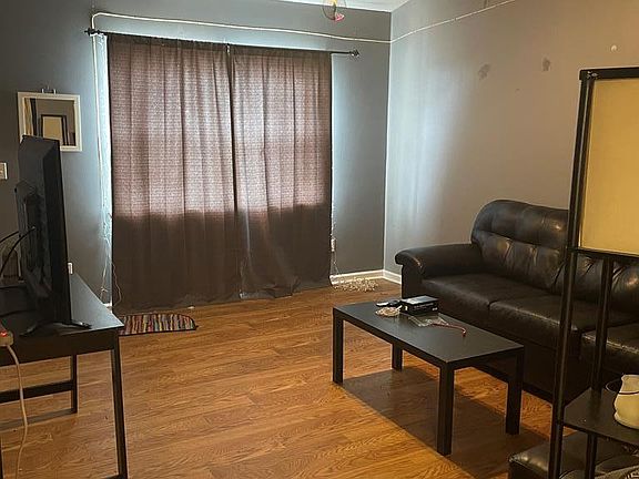 3rd image of 608 Elm St #A-3