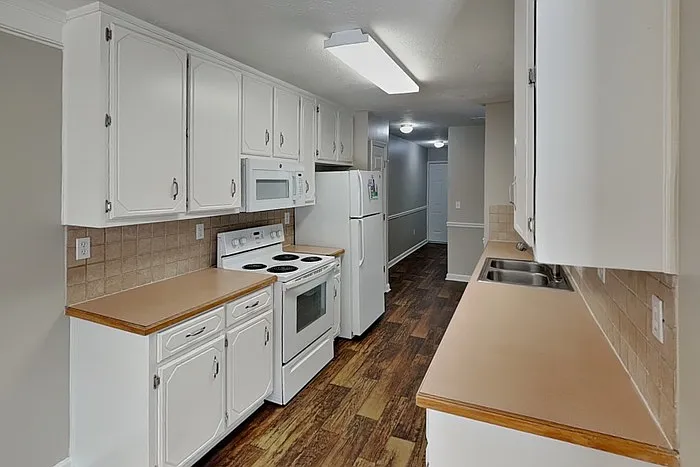 3 bed, 2.0 bath, 1912 sqft, $1,995 — Photo 4