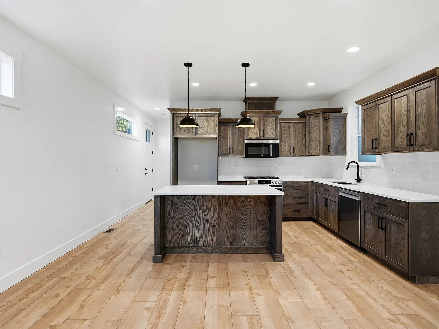 4 bed, 4.5 bath, 1945 sqft, $3,500 — Photo 3