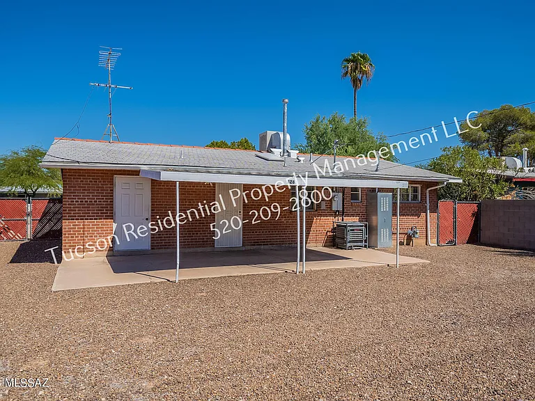 826 E Water St — Photo 40