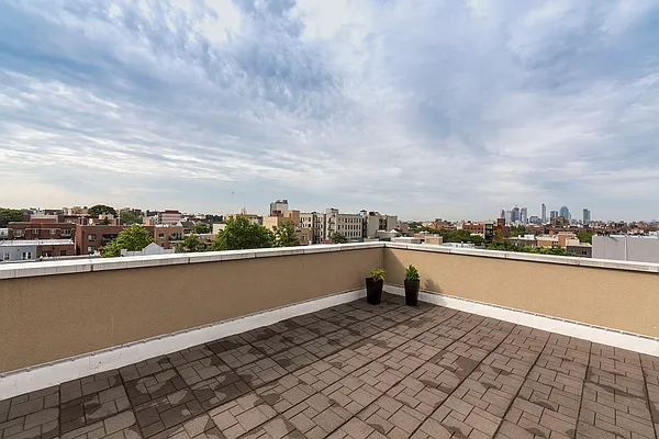 Rented by Bouklis Group | media 21