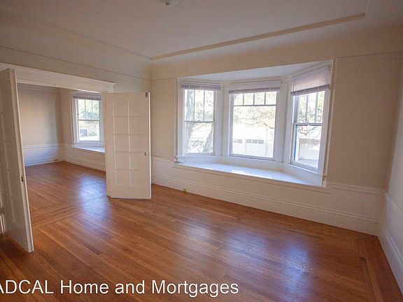 3rd image of 2641 Franklin St #1