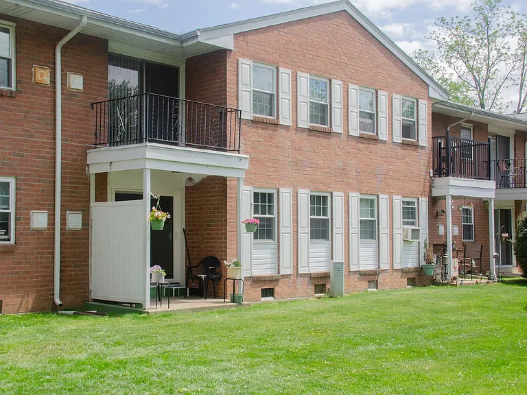Valley Green Apartments — Photo 2