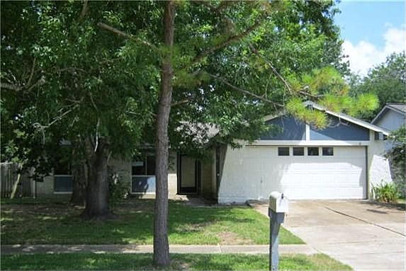 1st image of 208 Woodvale Dr