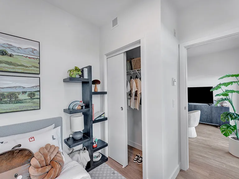 2515 Hackett Cres — Photo 15