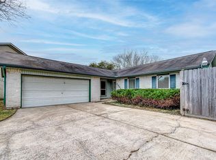 5002 Sandpiper Cir, Baytown, TX 77521