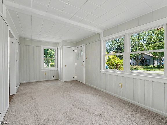 5th image of 982 Shadowrow Ave