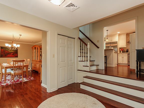 Entry Foyer to Dining Room