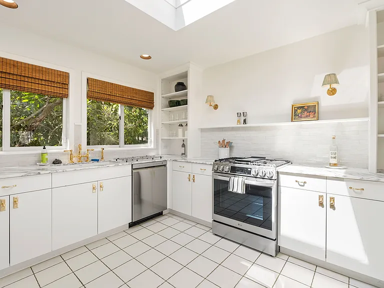 15 Elizabeth Ln — Photo 24