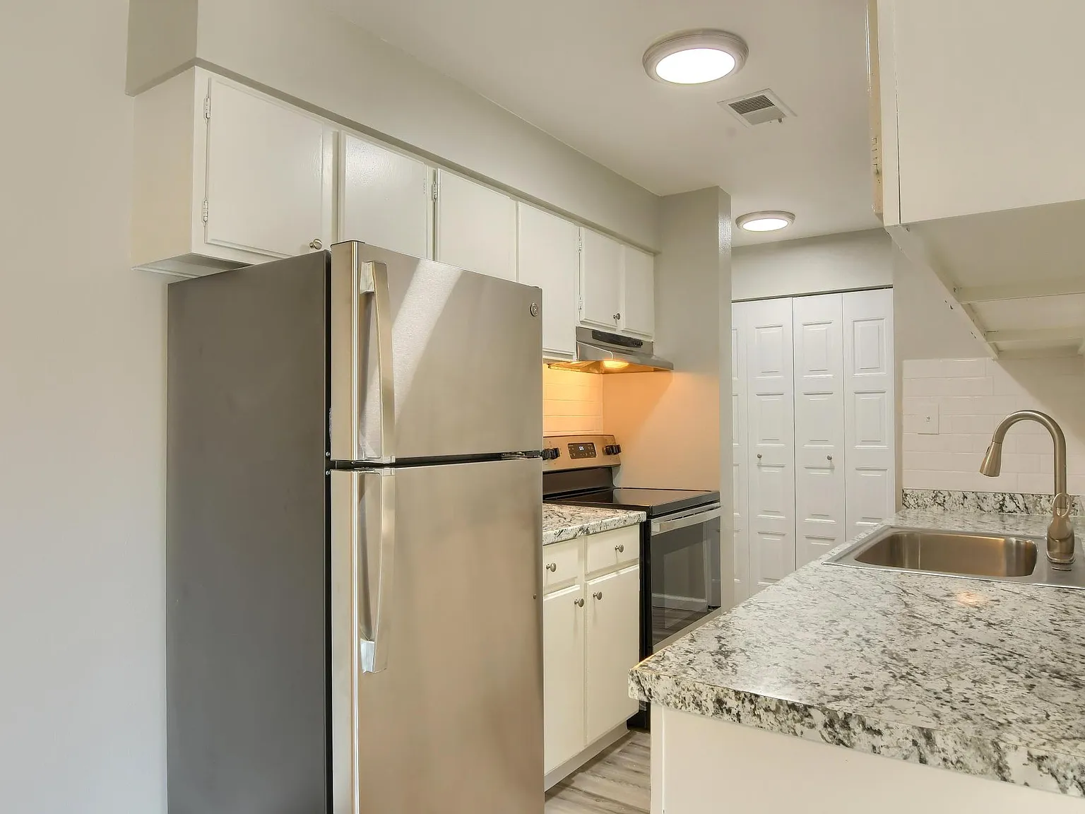 2 bed, 959 sqft, $1,750 — Photo 1
