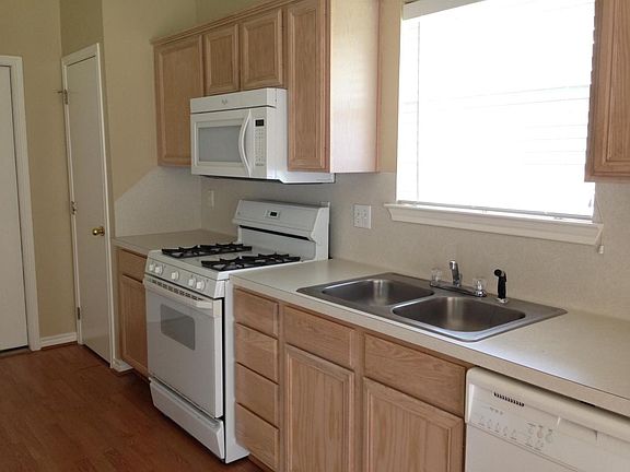 5th image of 405 Brentwood Dr E #405
