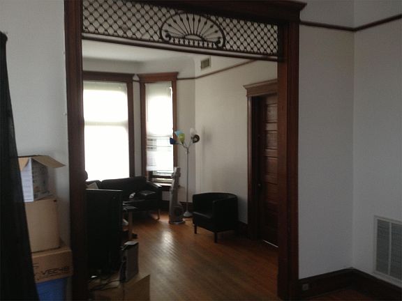 3rd image of 3709 N Sheffield Ave APT 2