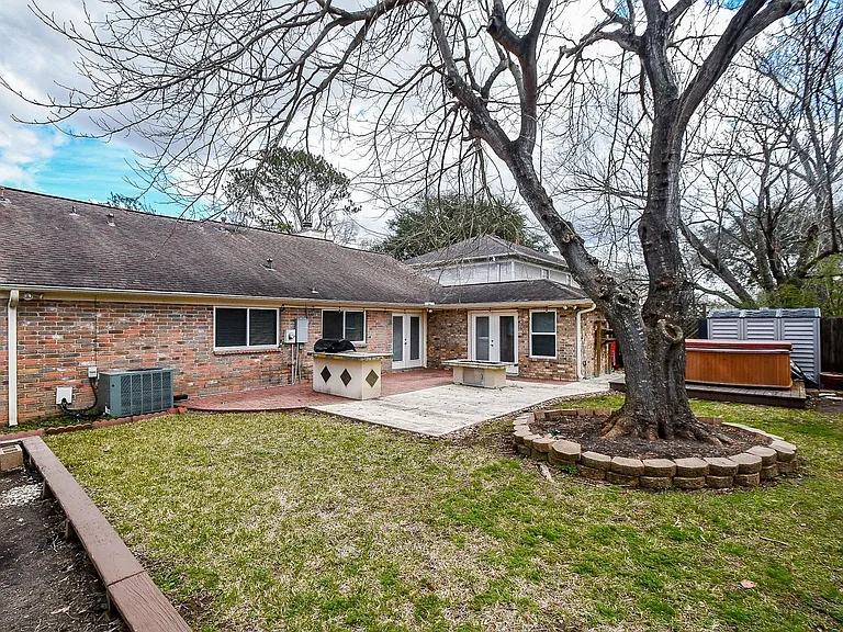 3402 Hidden Creek Dr — Photo 17