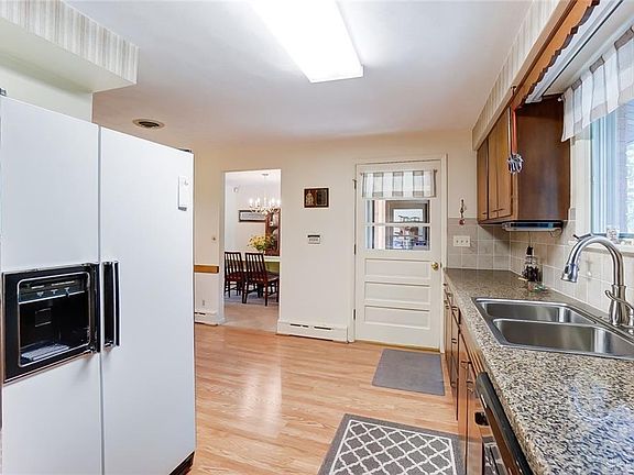 3rd image of 2240 Beauview Ln