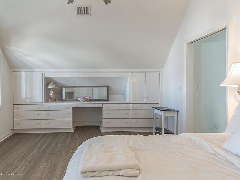 502 Sunset Blvd — Photo 20