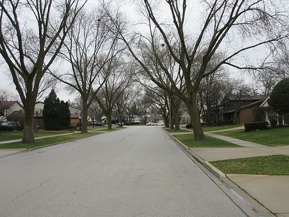 2nd image of 3022 N Huntington Dr