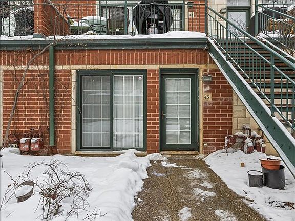 2nd image of 1812 S Dearborn St APT 43