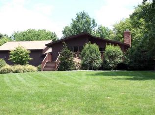 2 Robinson Rd, Mendon, MA 01756