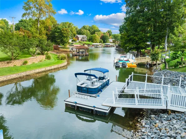 2474 Green Point Ln, Denver, NC 28037