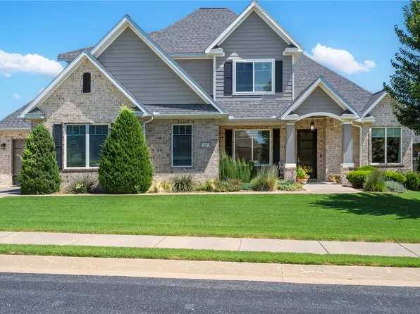 401 Trailwood Cir, Centerton, AR 72719