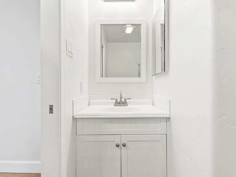 835 Barsby St — Photo 17