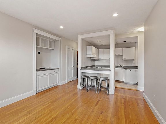 4th image of 451 Park Dr APT 4D