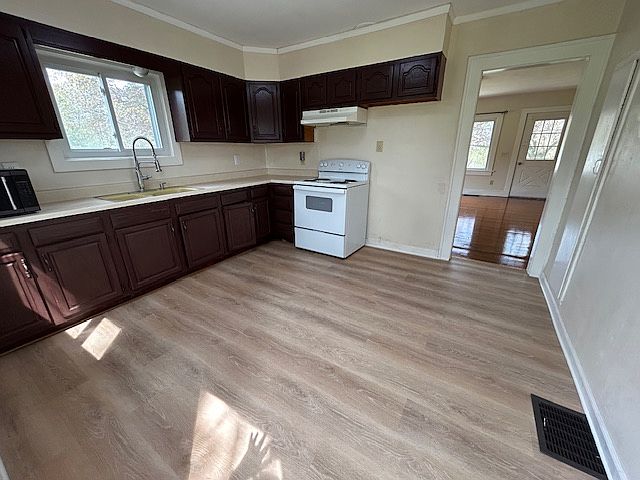 Kitchen, brand new laminate waterproof floor