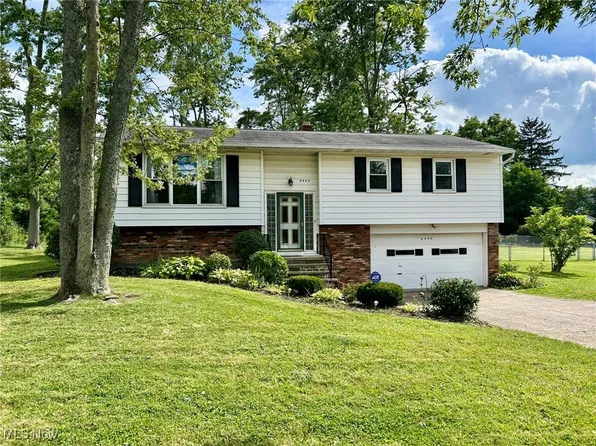 4444 Center Rd, Brunswick, OH 44212