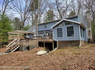 114 Hemlock Point Ct, Hawley, PA 18428