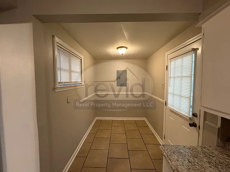 4572 Verne Rd — Photo 7