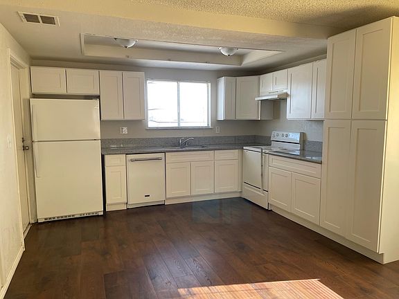 3rd image of 4610 W Twain Ave APT A