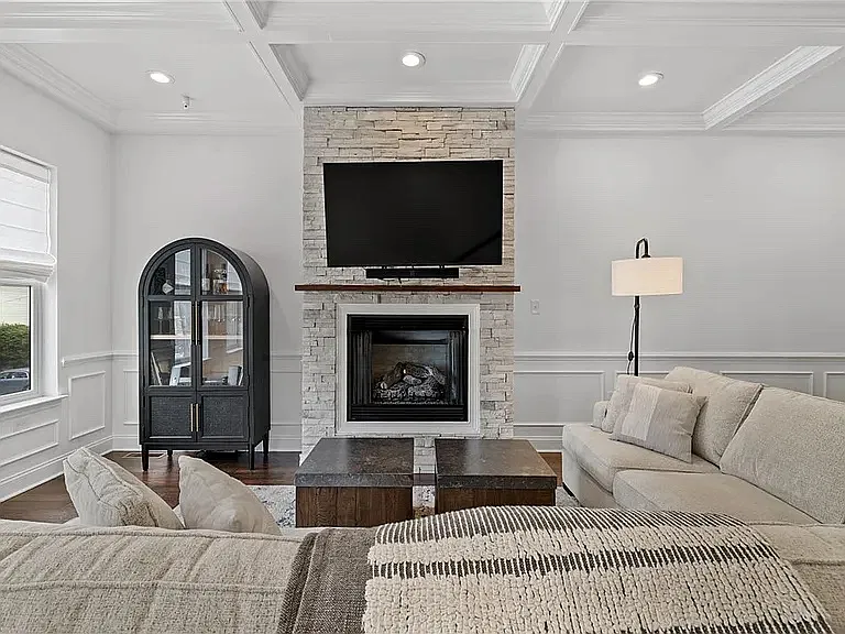 4 bed, $4,900 — Photo 4