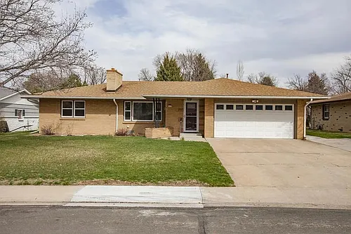 1020 Meadowbrook Dr Photo 1