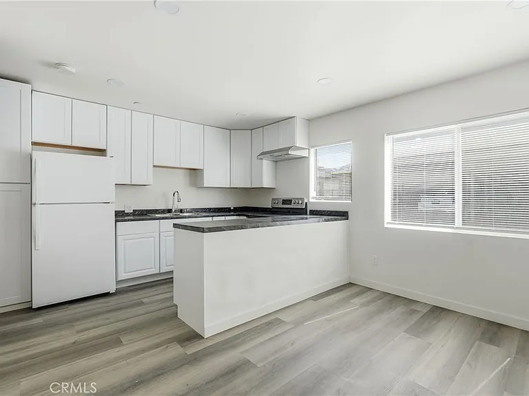 702 Walnut St #6 — Photo 8