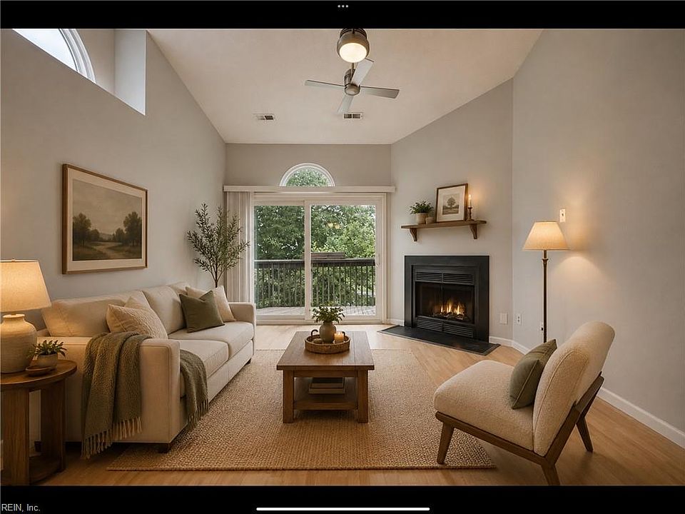 1st image of 449 E Lake Cir