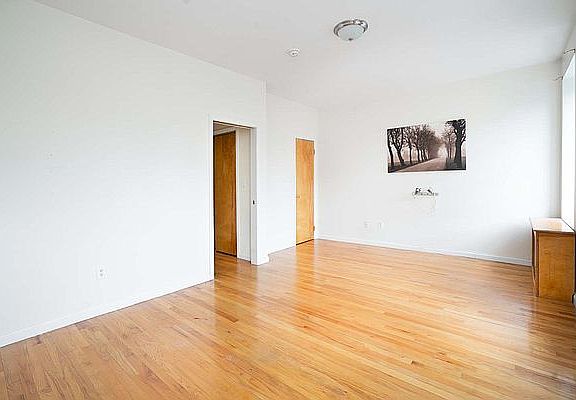 2nd image of 405 E 116th St APT 3