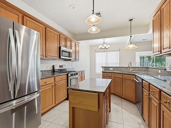 4th image of 27 Candlelight Ln
