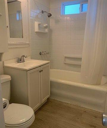 5th image of 520 E Willow St APT 21