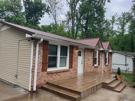 4th image of 400 Louise Ln